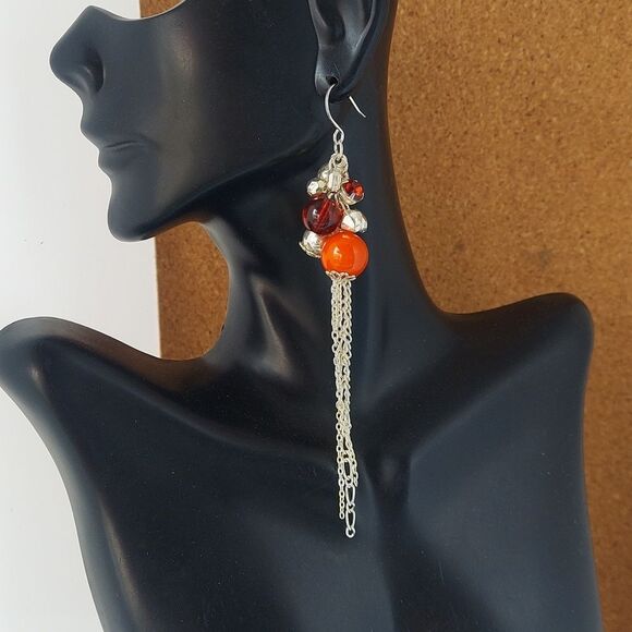 E2479 Silvertone & Red Cluster Beaded Statement Dangle Drop Earrings - Picture 3 of 7